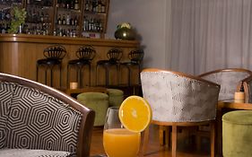 Hotel Rainha D. Amélia, Arts&Leisure